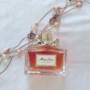 3/30$ Miss Dior Eau De Parfum